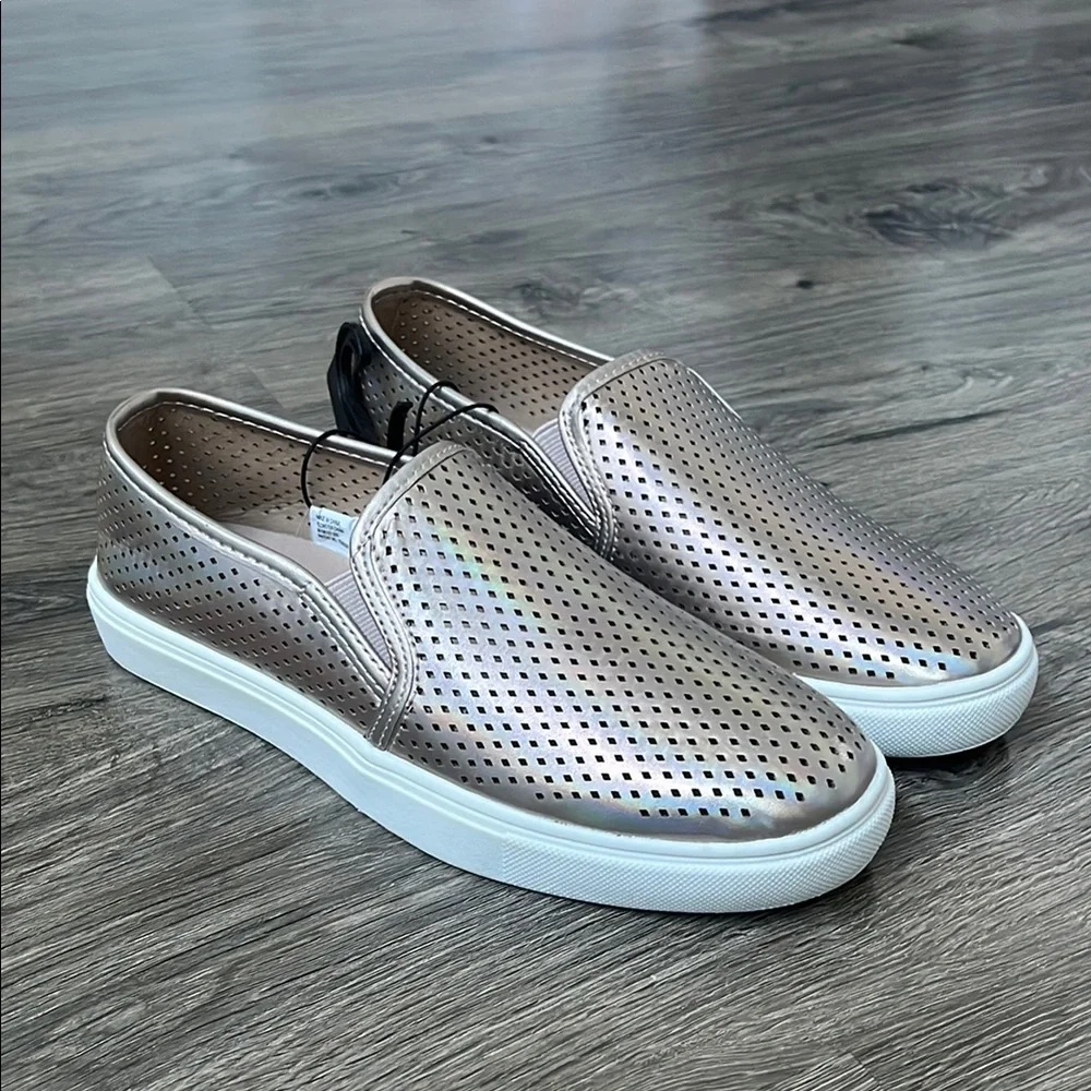 Rose gold Slip-On Loafers. - Picture 1 of 4